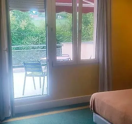 Triple Con Banera Y Terraza Miono מלון 2*