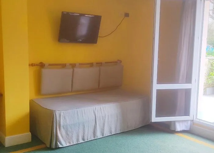 Hotel Triple Con Banera Y Terraza Miono