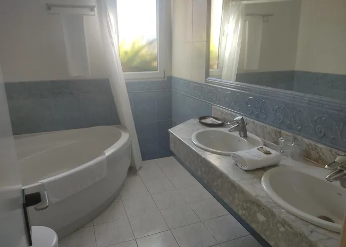 Hotel Triple Con Banera Y Terraza Miono Castro Urdiales