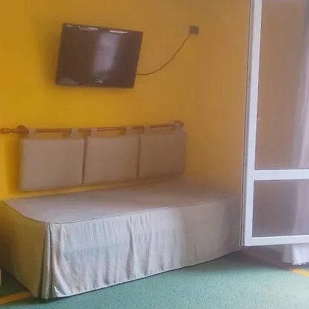 Hotel Triple Con Banera Y Terraza Miono